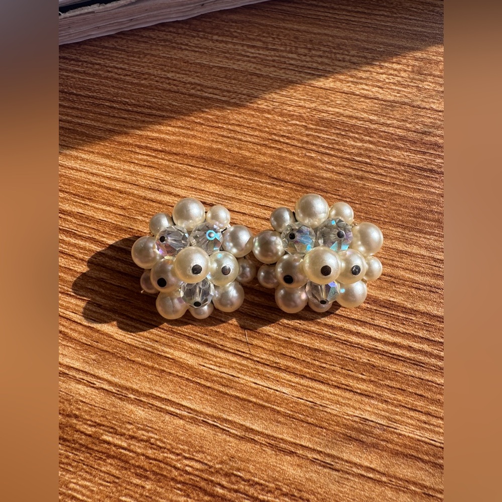 50s-60s Elegant Pearl Cluster Clip on Earrings